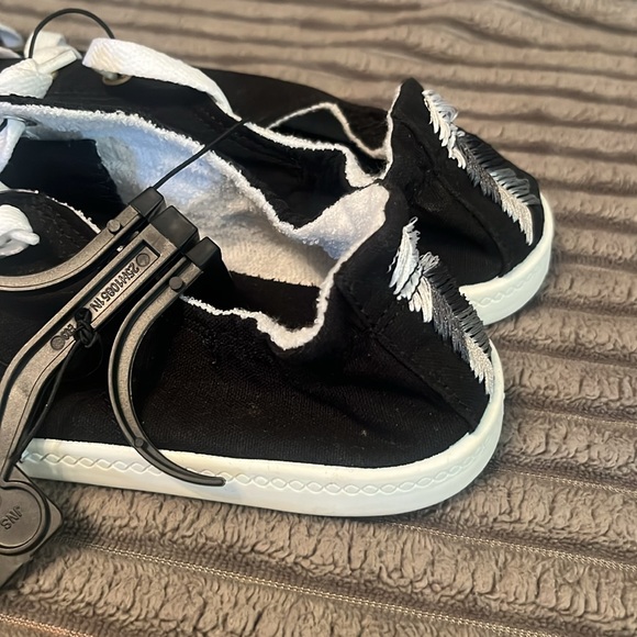 Time & Tru black & white slide ons NWT - Picture 3 of 4